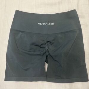 Alphalete Amplify Short - M - Charcoal